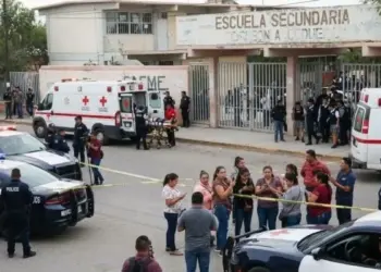 Ataque en secundaria de Torreon deja a la subdirectora muerta y tres heridos detienen a dos exalumnos