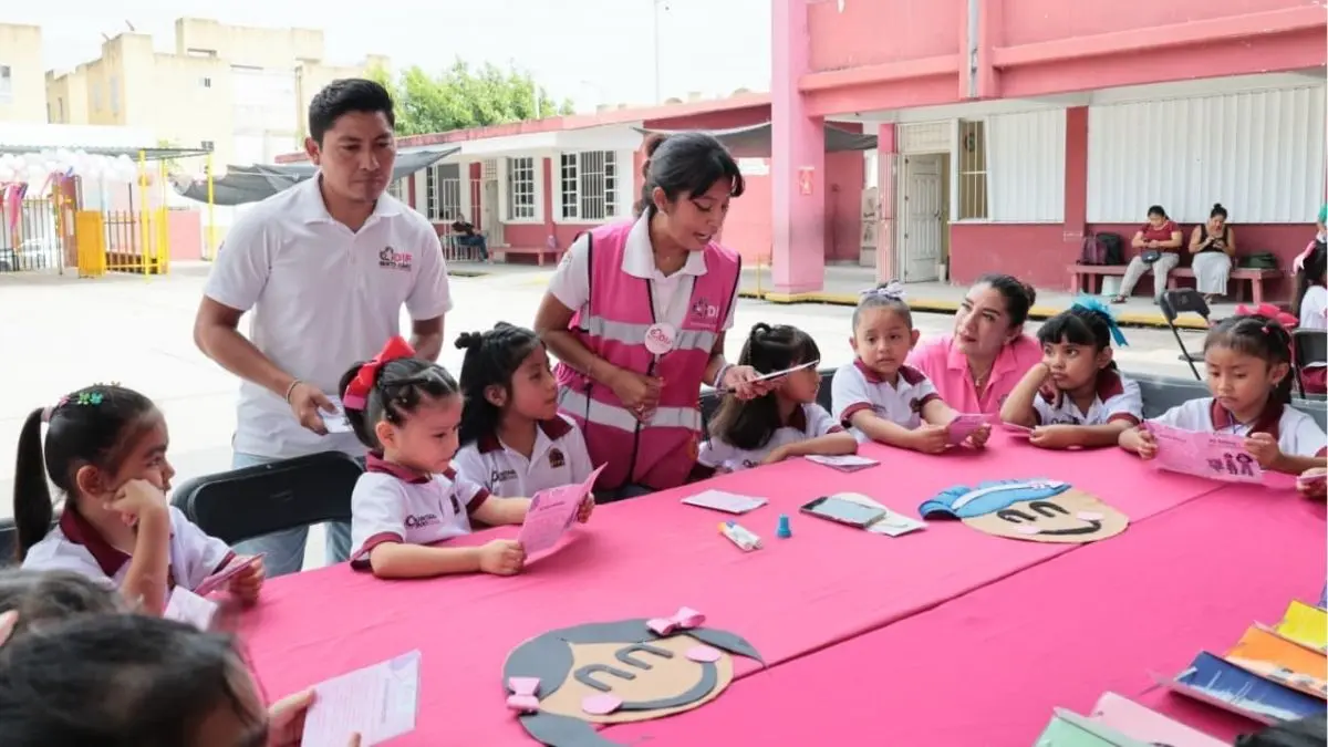 Autoridades presentes en el Dia de la Niña