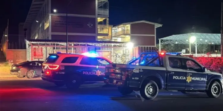 Menor ataca con dos cuchillos a cuatro personas en secundaria de Queretaro