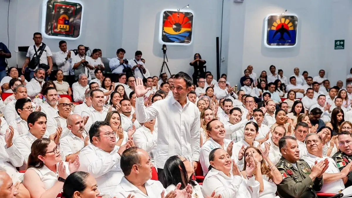 Pablo Gutierrez representa a cancun en el 52 aniversario de quintana roo
