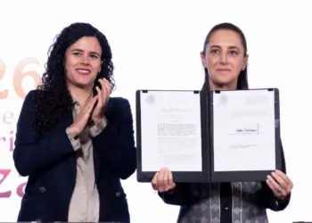 Sheinbaum firma reforma de nacionalidad unica para cargos de eleccion