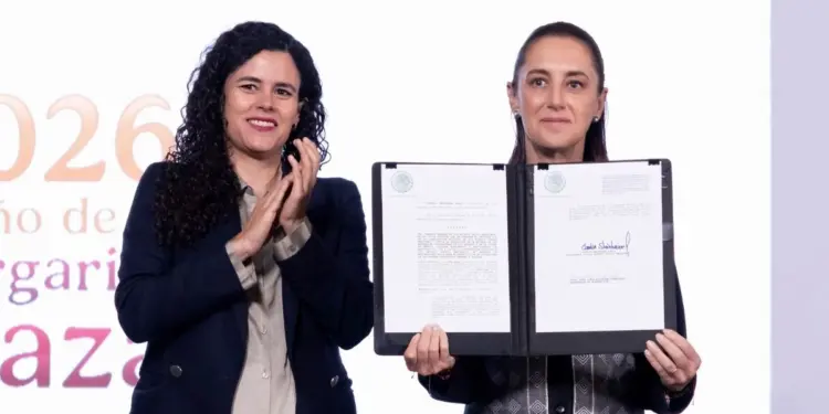 Sheinbaum firma reforma de nacionalidad unica para cargos de eleccion