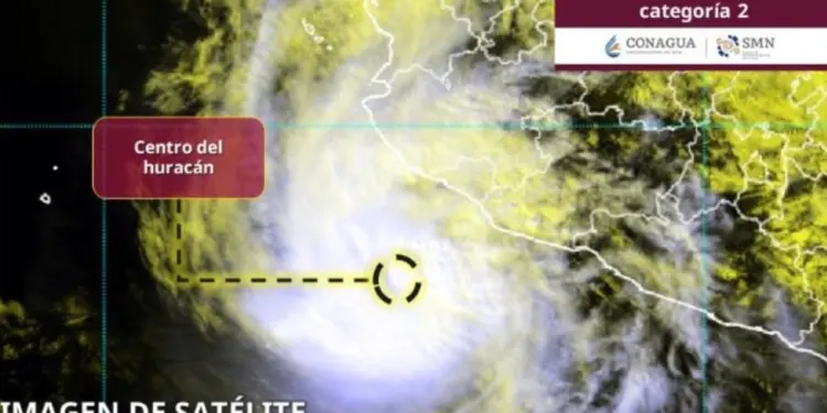 Huracán Trudy alcanza categoría 2 y genera alertas en México