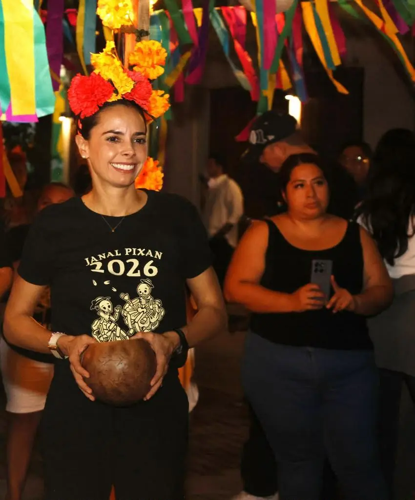 Ana Paty Peralta en el Festival Janal Pixan Donceles en la SM 64 de Cancún