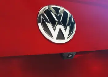 Acuerdo de Volkswagen y sindicato es avalado por Canacintra y Coparmex