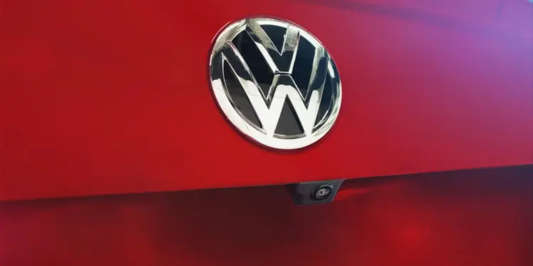Acuerdo de Volkswagen y sindicato es avalado por Canacintra y Coparmex