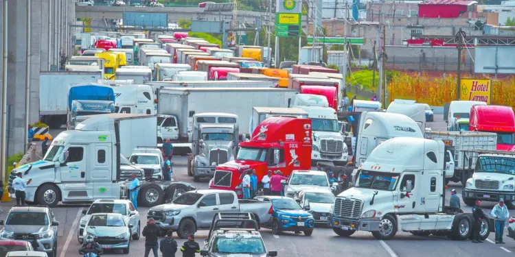 Segob y CANACAR acuerdan suspender bloqueos en carreteras