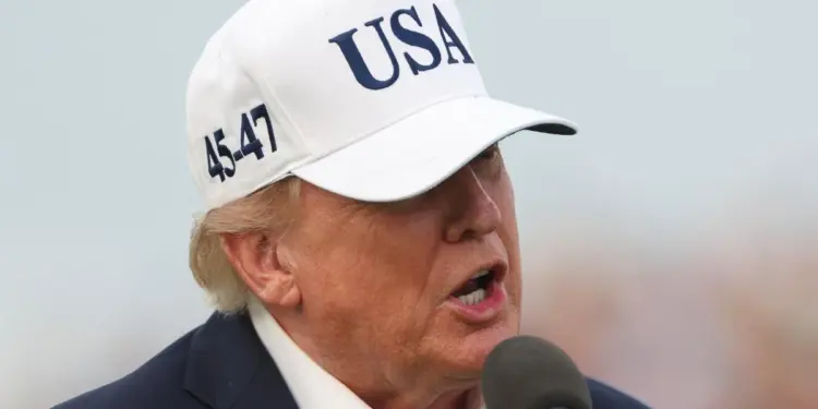 Trump acusa a los hutíes de manipular los precios del petróleo