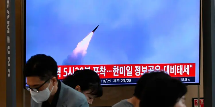 Corea del Norte lanza misiles tras prueba hipersónica de Corea del Sur
