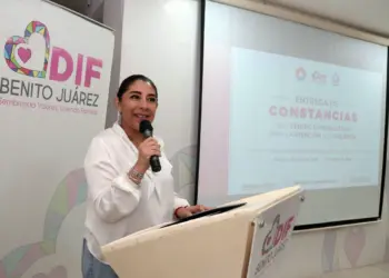 DIF Benito Juarez entrega 24 constancias de capacitacion a 18 mujeres
