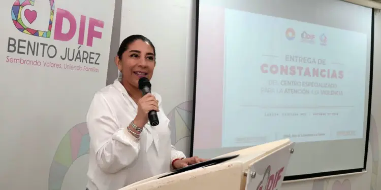DIF Benito Juarez entrega 24 constancias de capacitacion a 18 mujeres