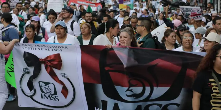 Sheinbaum minimiza marcha del IMSS y acusa oportunismo