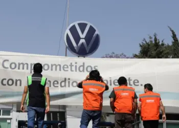Volkswagen de México y sindicato evitan huelga con acuerdo