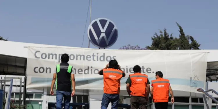 Volkswagen de México y sindicato evitan huelga con acuerdo