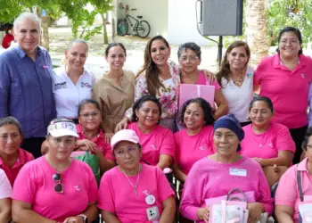 Entregan 169 sillas de ruedas y 360 auxiliares auditivos en Cancún