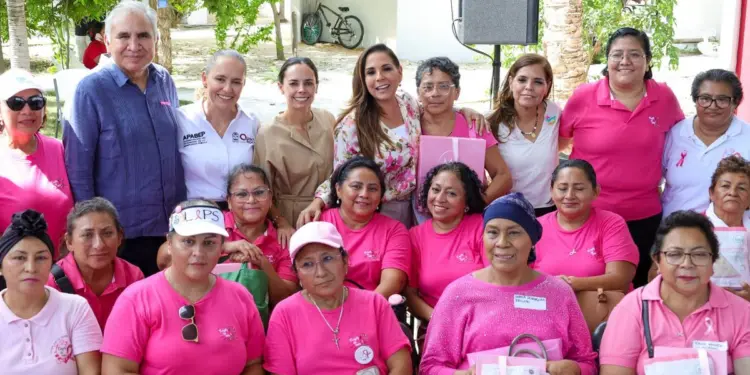 Entregan 169 sillas de ruedas y 360 auxiliares auditivos en Cancún