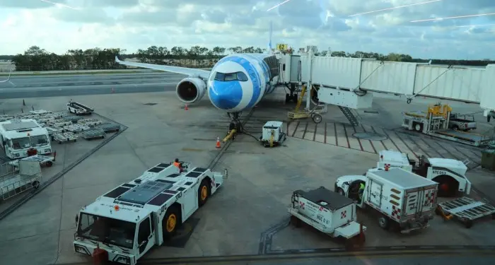 Aeropuerto de Cancún prevé 326 vuelos para este miércoles de lluvia