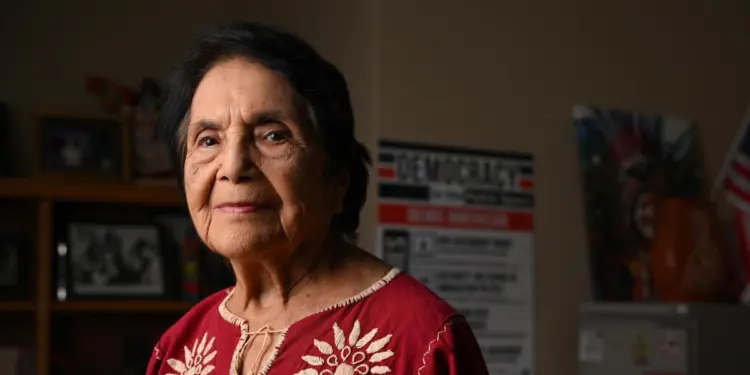 Fallece Dolores Huerta, líder sindical hispana en EE. UU.