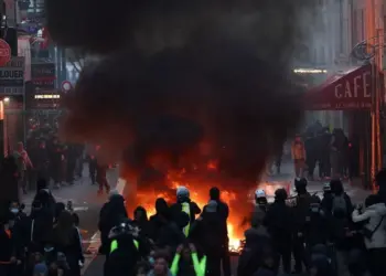 Despliegan 70 mil agentes ante nueva jornada de protestas en Francia por el costo de vida