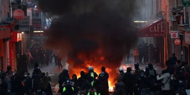 Despliegan 70 mil agentes ante nueva jornada de protestas en Francia por el costo de vida