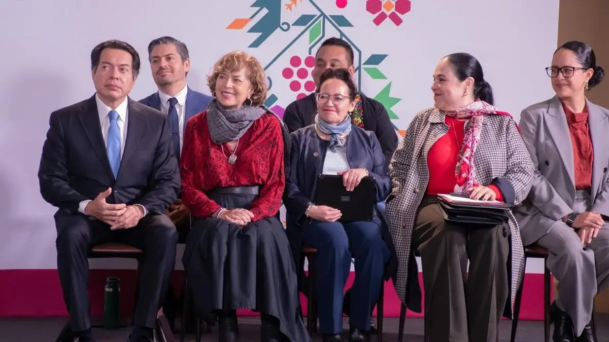 Funcionarios federales durante la presentación del proyecto de Casa Tlalpan en Palacio Nacional