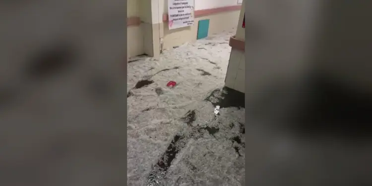 Granizada inunda el Hospital 6 del IMSS en Ciudad Juárez; dañó un quirófano