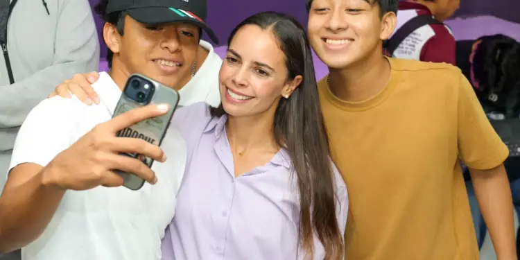 Ana Paty Peralta entrega cinco distintivos Green Flag en Cancun
