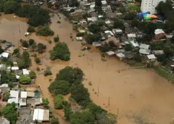 Inundaciones en Paraguay evacuan a mas de 600 familias por la crecida del rio Parana