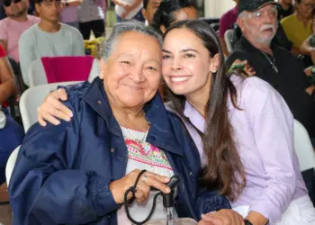 Entregan 98 prótesis oculares gratuitas en Cancún a 95 pacientes