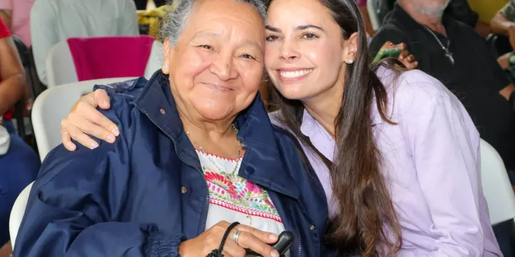 Entregan 98 prótesis oculares gratuitas en Cancún a 95 pacientes
